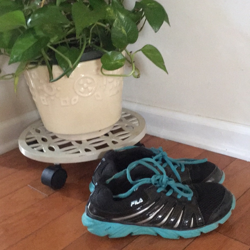 Size 6 sneakers FILA